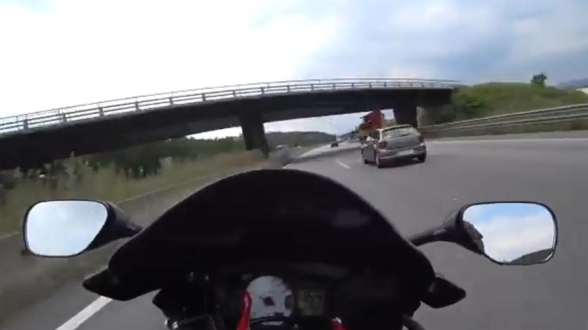 VÍDEO. Detingut un motorista que es va gravar circulant a 258 quilòmetres per hora