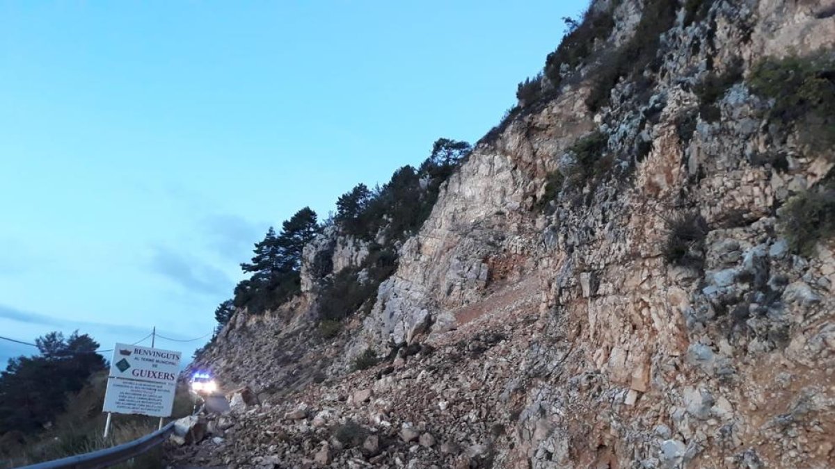 El desprendimiento registrado en la carretera de Port del Comte.