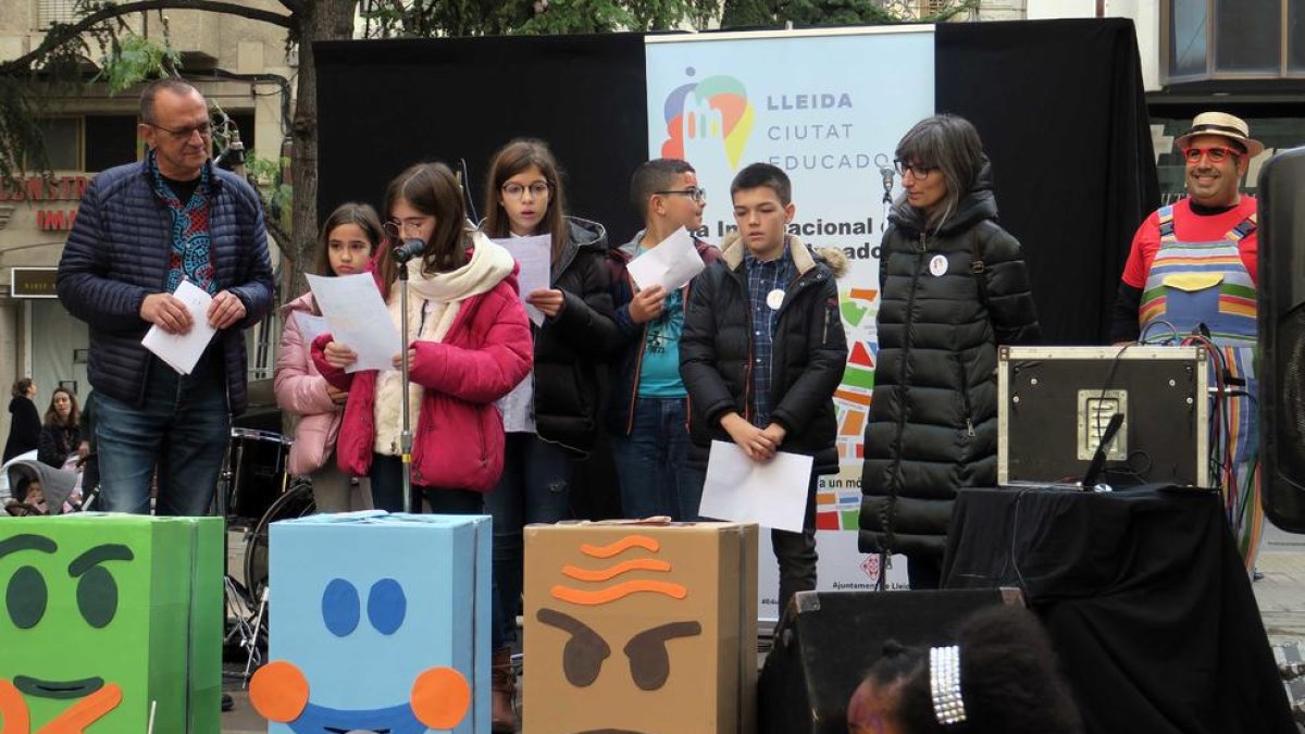 Pueyo i Castro, durant la lectura del manifest.