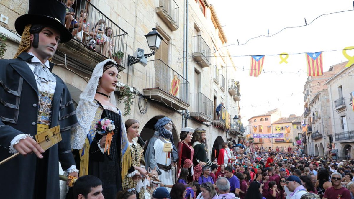 Autoridades en la cena de “germanor” ayer en Fondarella.