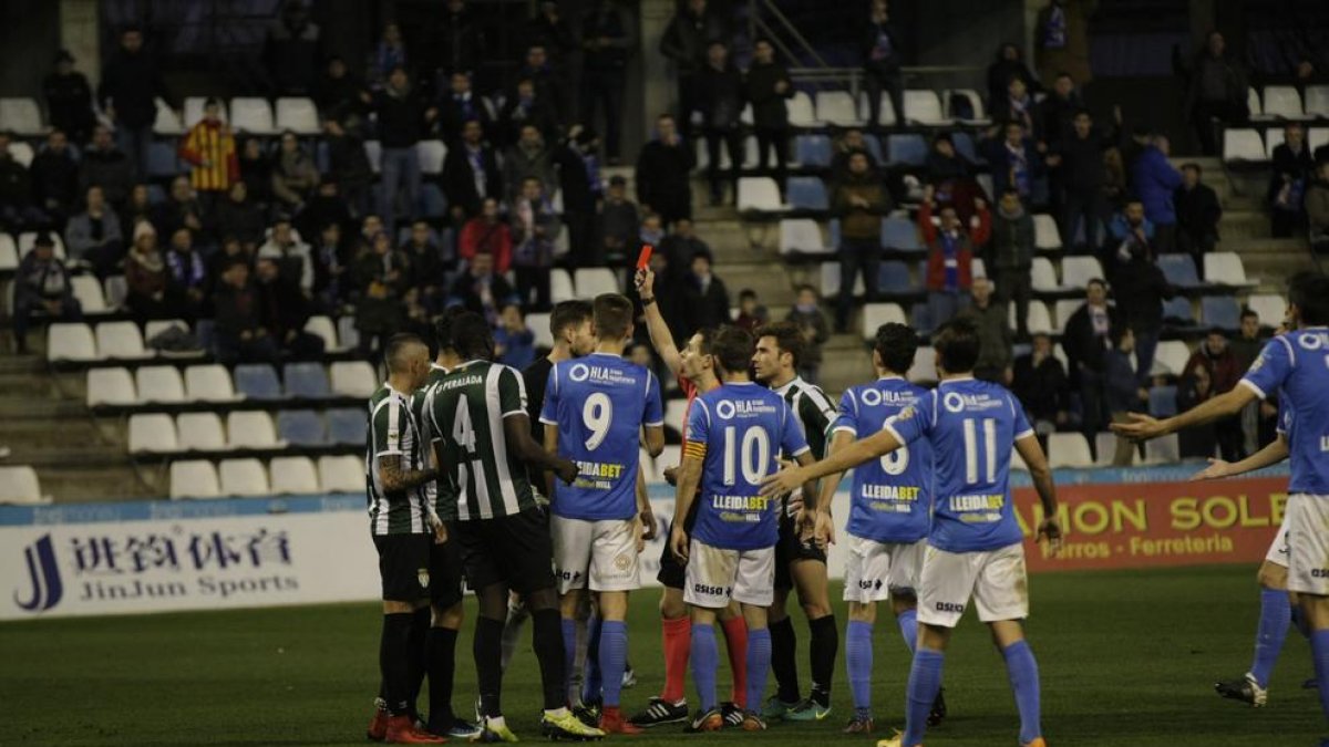 El Lleida salva un punto ante un rival con diez jugadores