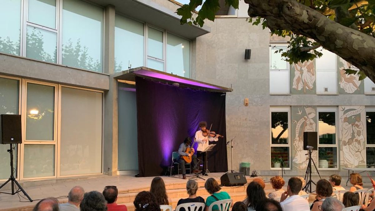 El dúo Identidad Chilena, el sábado en El Terrall de Les Borges.