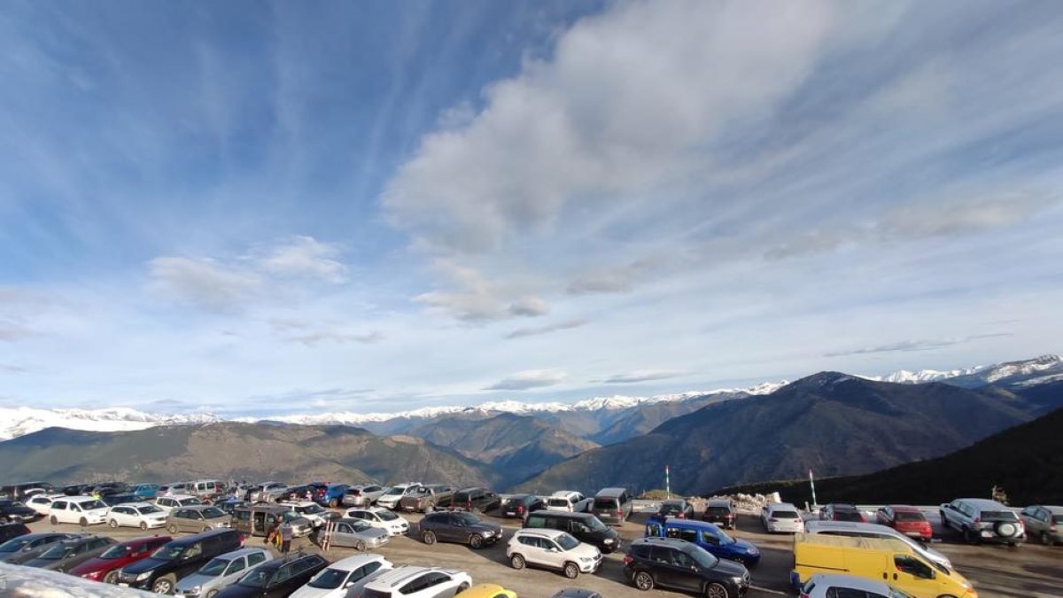 L’escola d’esquí va encetar ahir les classes als primers alumnes de la temporada a Port del Comte.