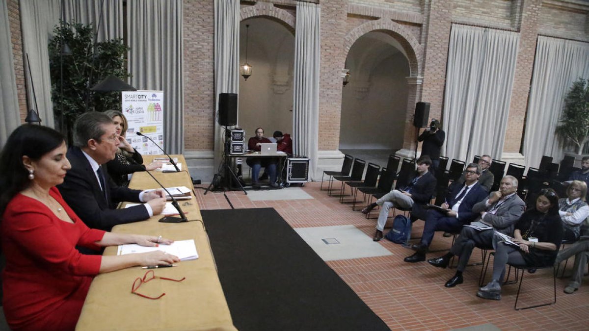 Mayor Zaragoza, a l’intervenir al fòrum.