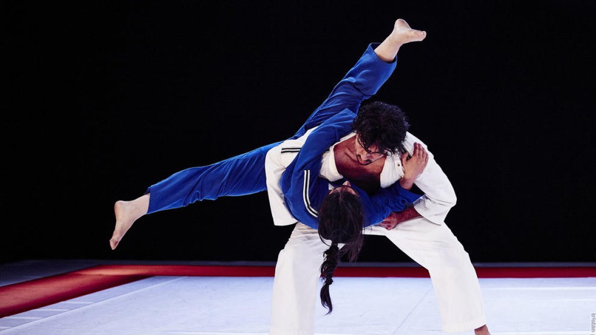 «El judo, dos amantes abrazándose»