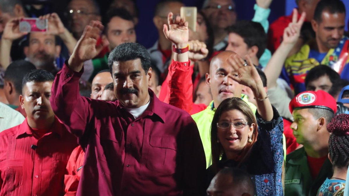 Maduro és reelegit i els seus adversaris demanen nous comicis a Veneçuela