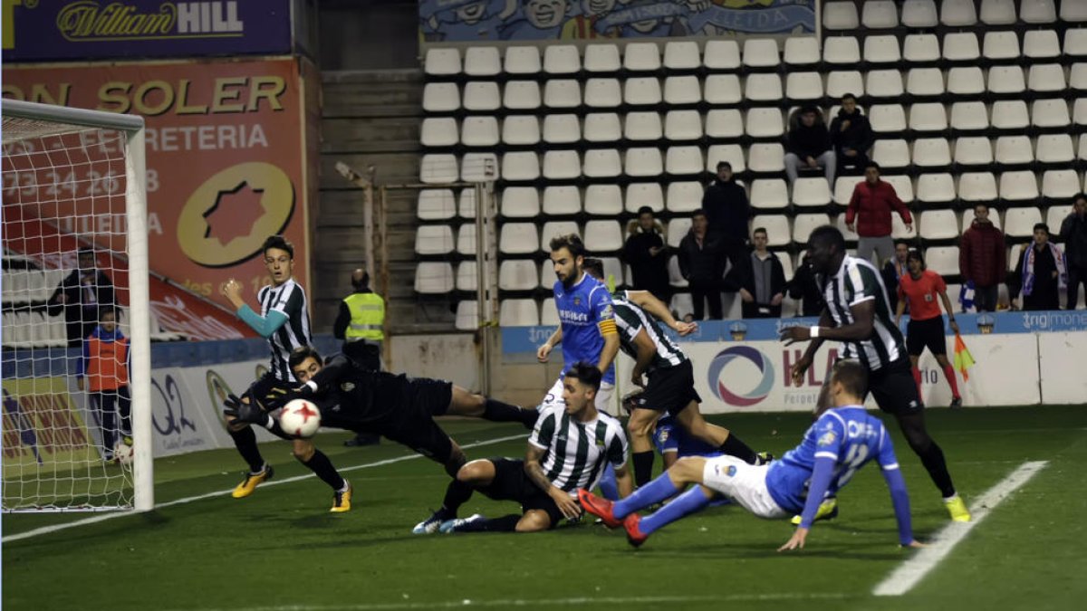 Una de les moltes ocasions clares del Lleida.