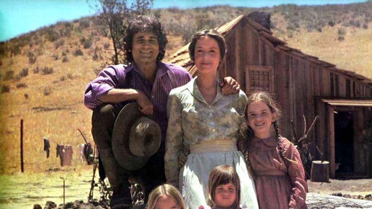 Los Ingalls en su famosa casa.