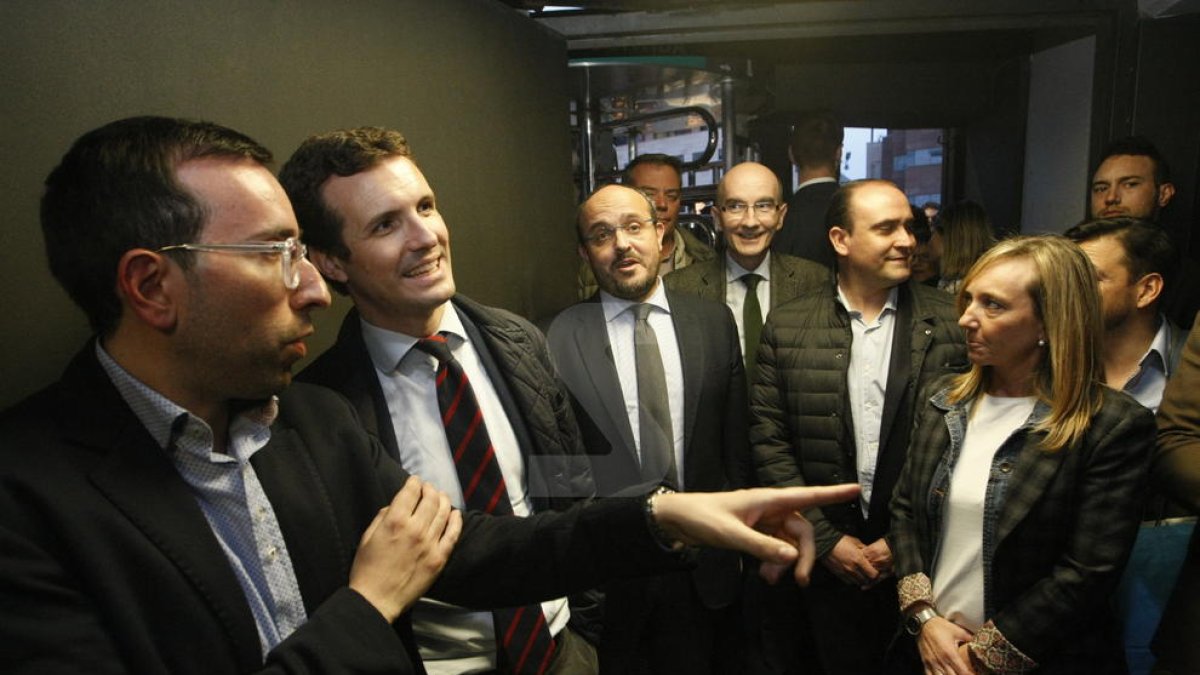 Casado, amb Xavier Palau a l'ascensor de la Seu Vella