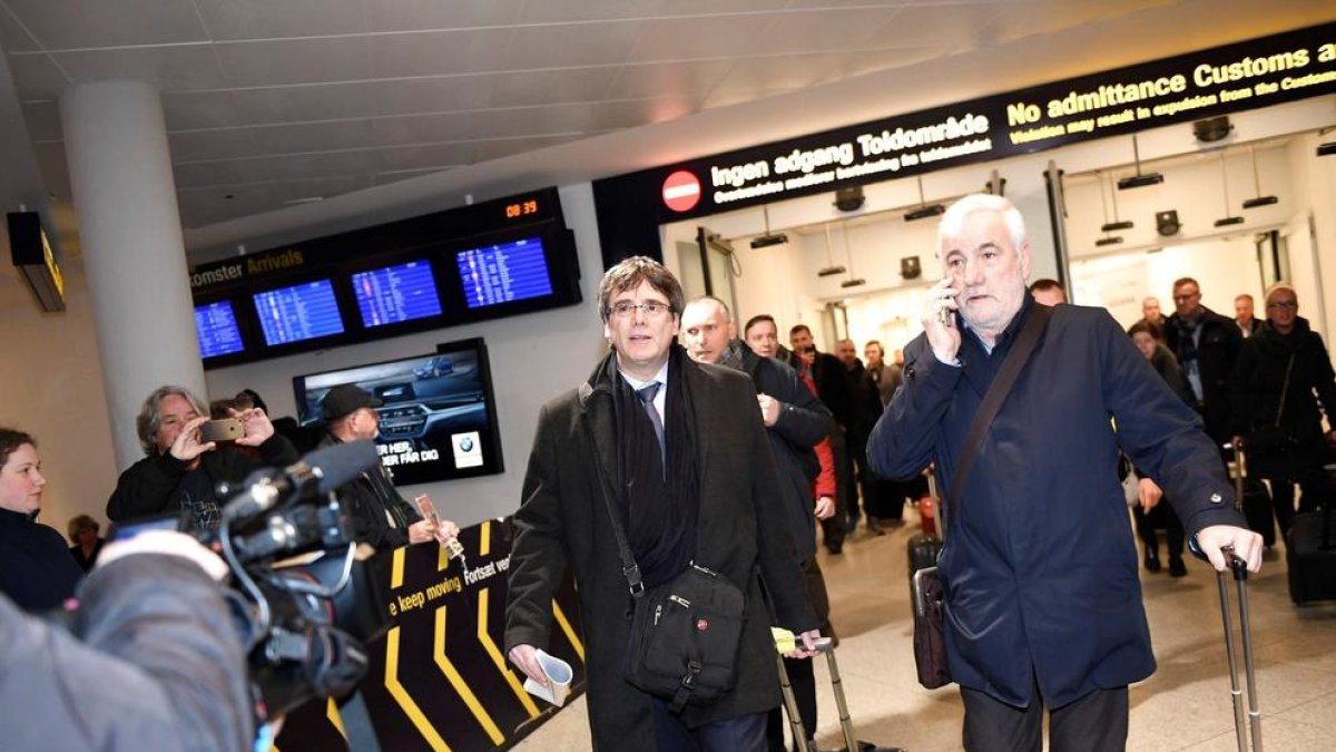 Puigdemont aterra a Copenhaguen, on ha volat des de Brussel·les