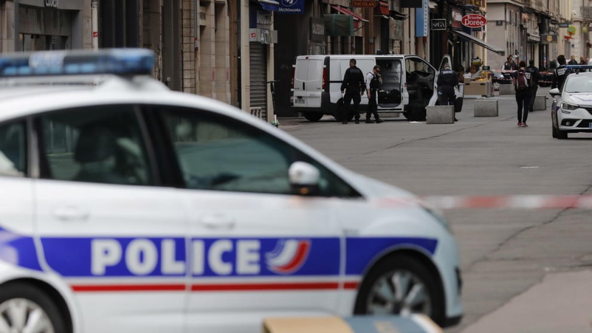 La policia va reaccionar amb controls a la ciutat tot just conèixer-se l’atac.