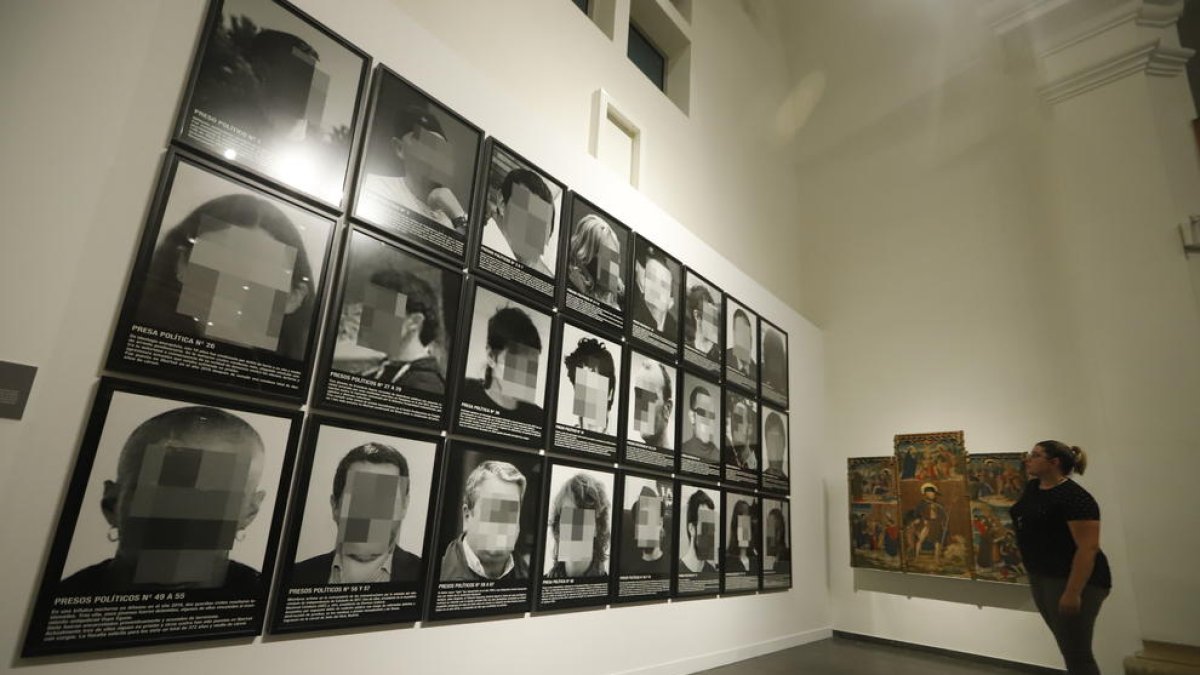 Les fotos censurades a la fira ARCO, a l’espai que ocupava el retaule renaixentista de Cubells.