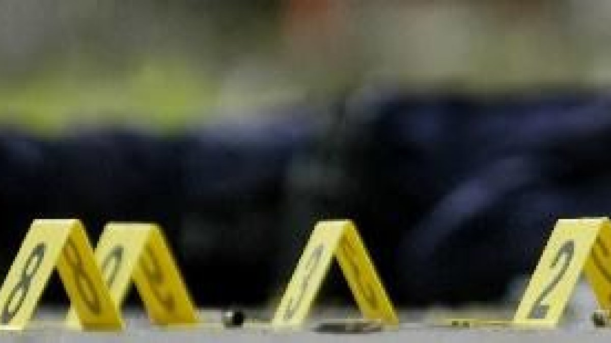 Almenys 12 morts i sis ferits en un tiroteig en un edifici públic dels EUA