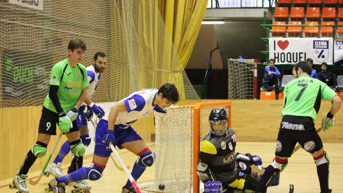 Andreu Tomàs, en una jugada d’atac del Llista durant el partit d’ahir.
