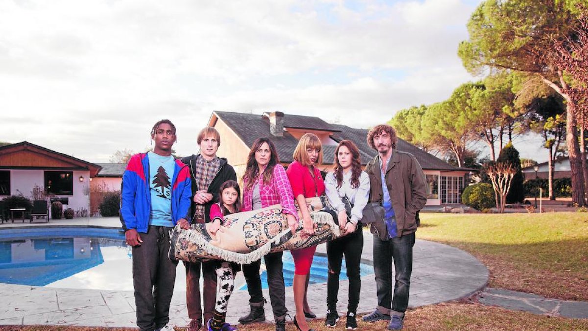 Els protagonistes de la sèrie, que reflexiona sobre la família.