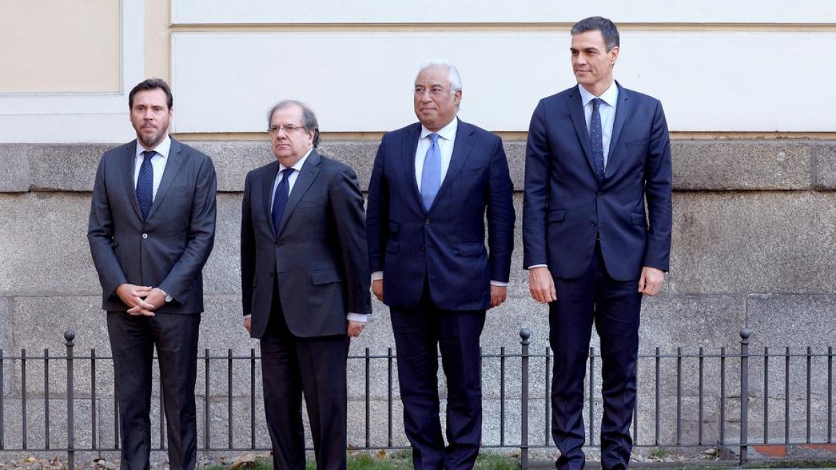 Pedro Sánchez y el primer ministro de Portugal, ayer en la cumbre hispano-lusa.