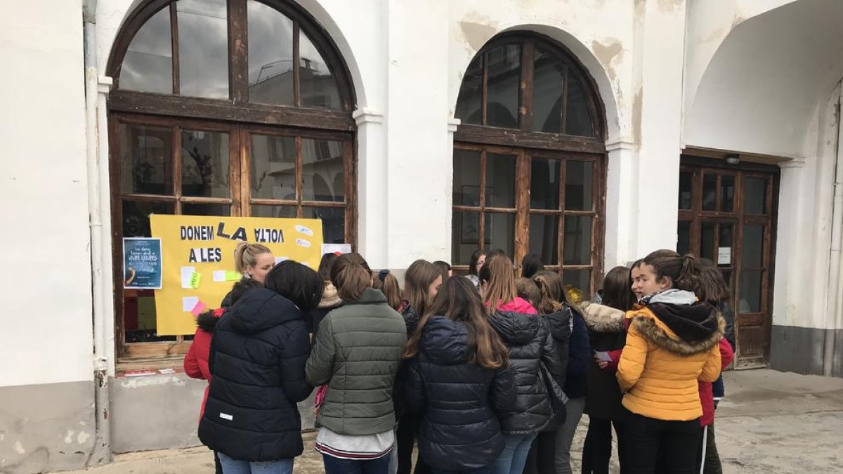 Una de les dinàmiques de grup que es van fer als instituts.