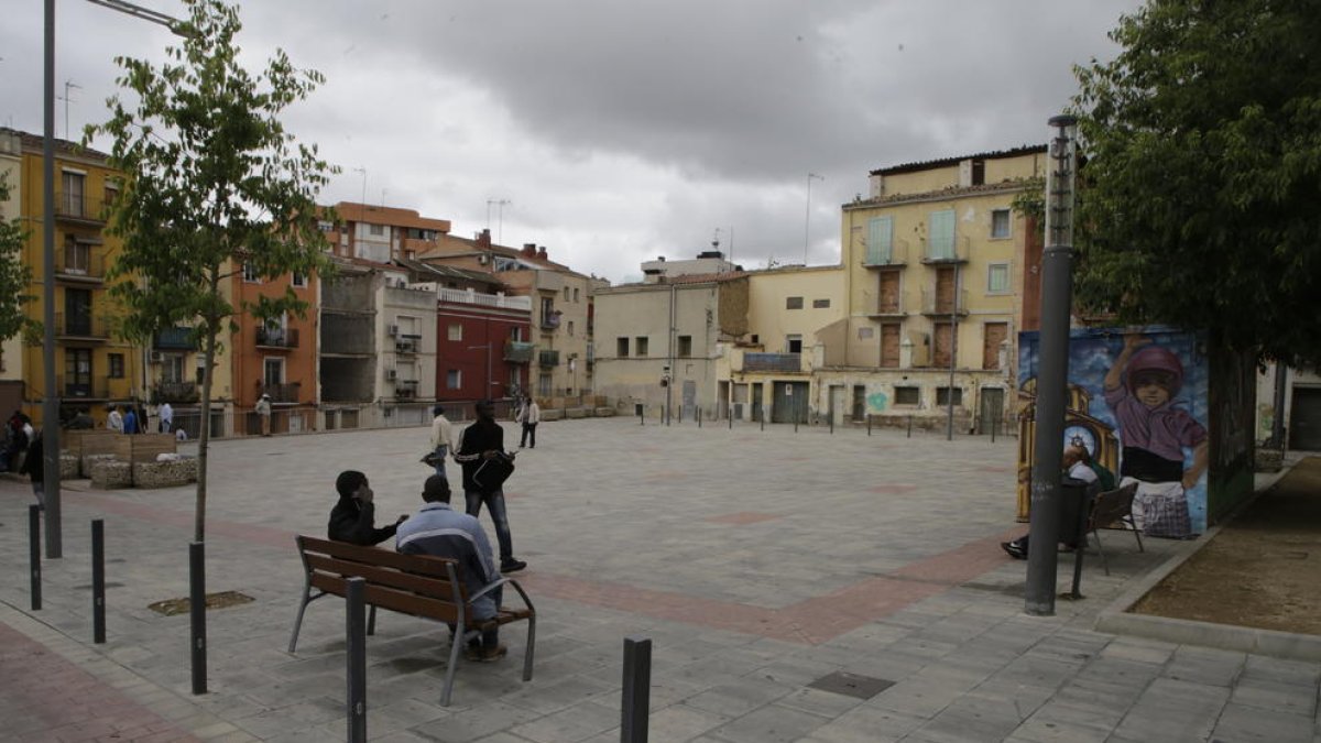 La plaça del Dipòsit és el centre neuràlgic del Barri Antic.