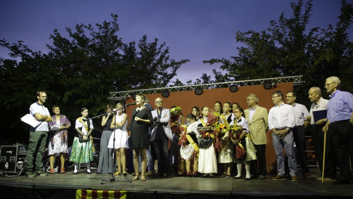 La lectura del pregó i la imposició de bandes van protagonitzar ahir els actes del barri de Balàfia.