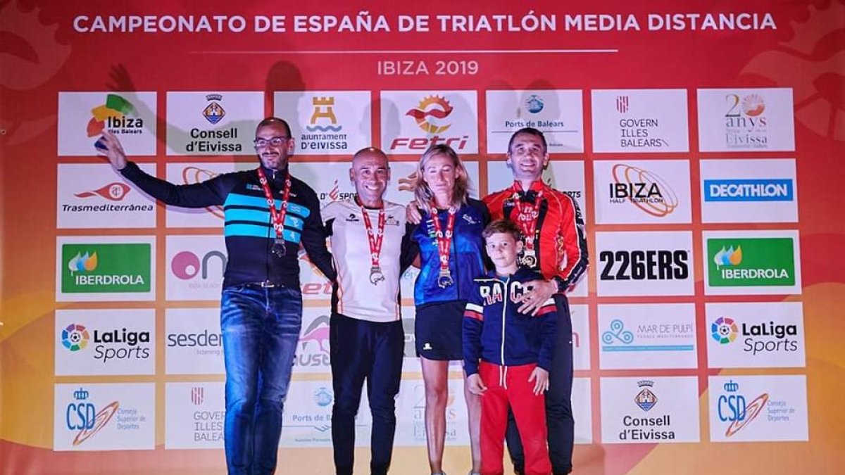 Ángel Vidal, del club Prosan, campió al seu grup d’edat. Al centre, Eva Ribalta, del Xafatolls, va guanyar dos ors i Jordi Montraveta, de Cervera, campió sub-23.