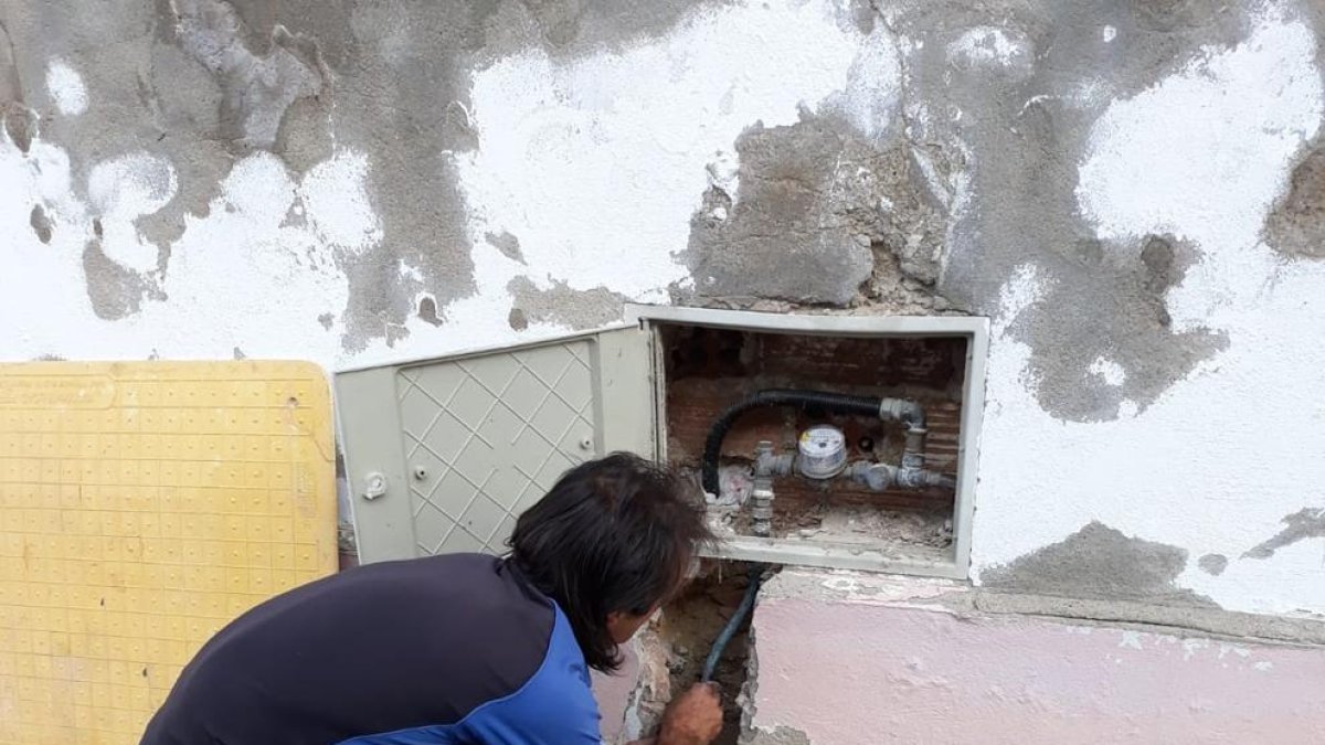 Los operarios cambiaron a primera hora de la mañana la tubería.