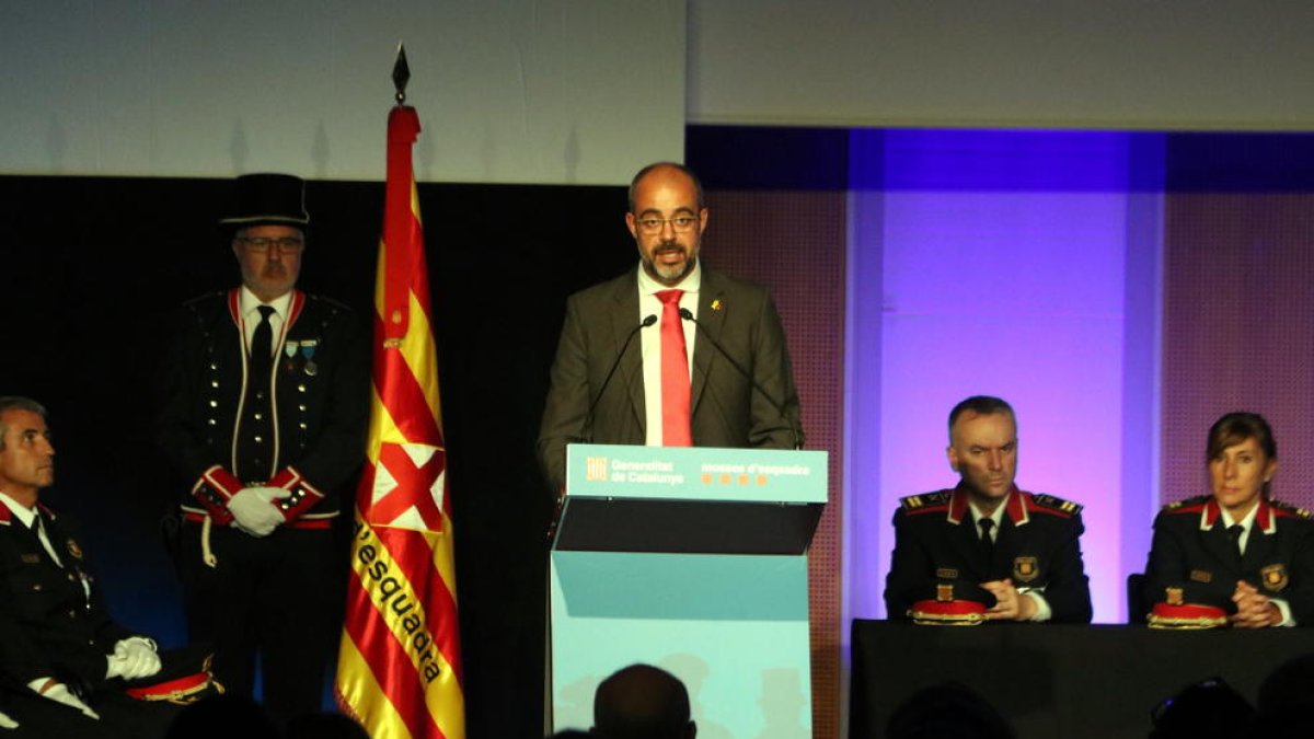 El conseller Buch presidió el Dia de les Esquadres y habló de las “dificultades” de los Mossos estos años.