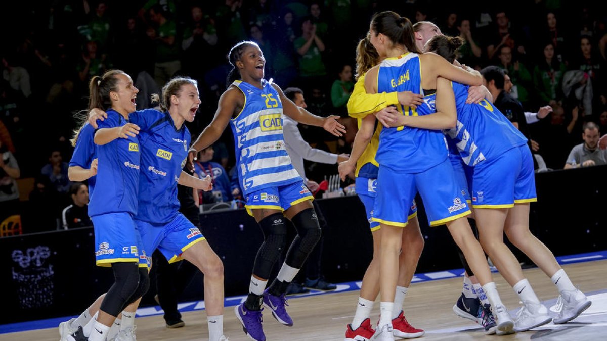 Las urgelenses, eufóricas tras conseguir la clasificación para las semifinales de Copa.