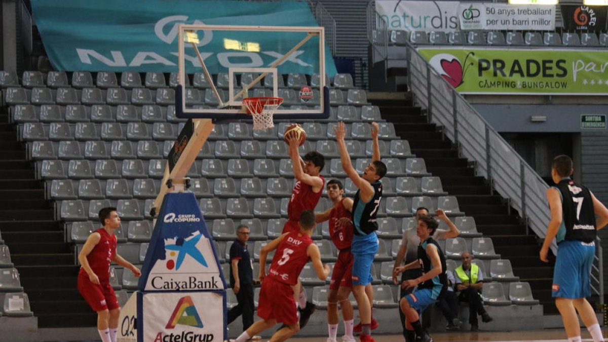 Estudiantes y Zaragoza se midieron en el Barris Nord.