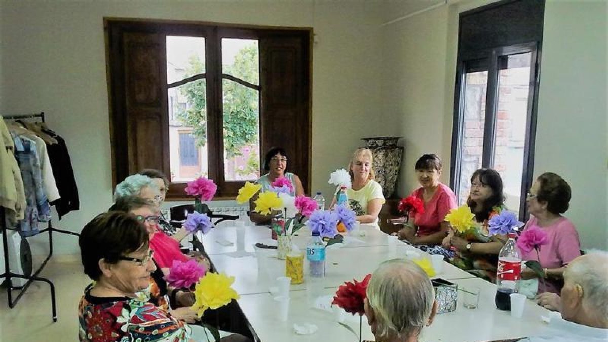 Taller de manualidades organizado en el centro de Vinaixa.