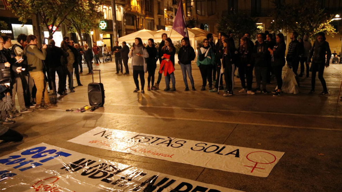 Manifestacions de suport a la víctima de la violació de Manersa. 