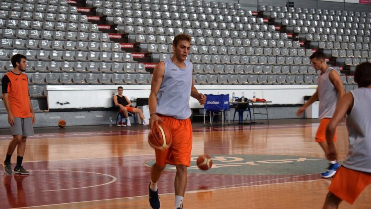Fernando Sierra, durant l’entrenament al Barris Nord.