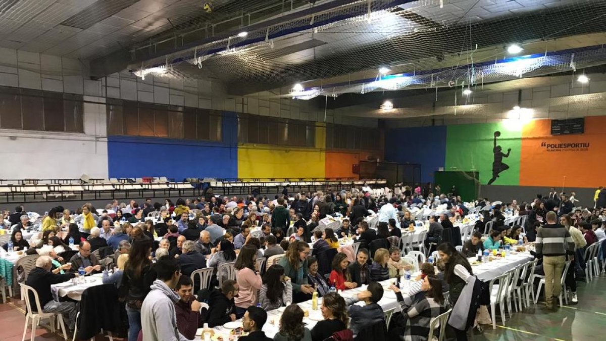 Algunos de los asistentes a la cena organizada en Artesa de Segre.