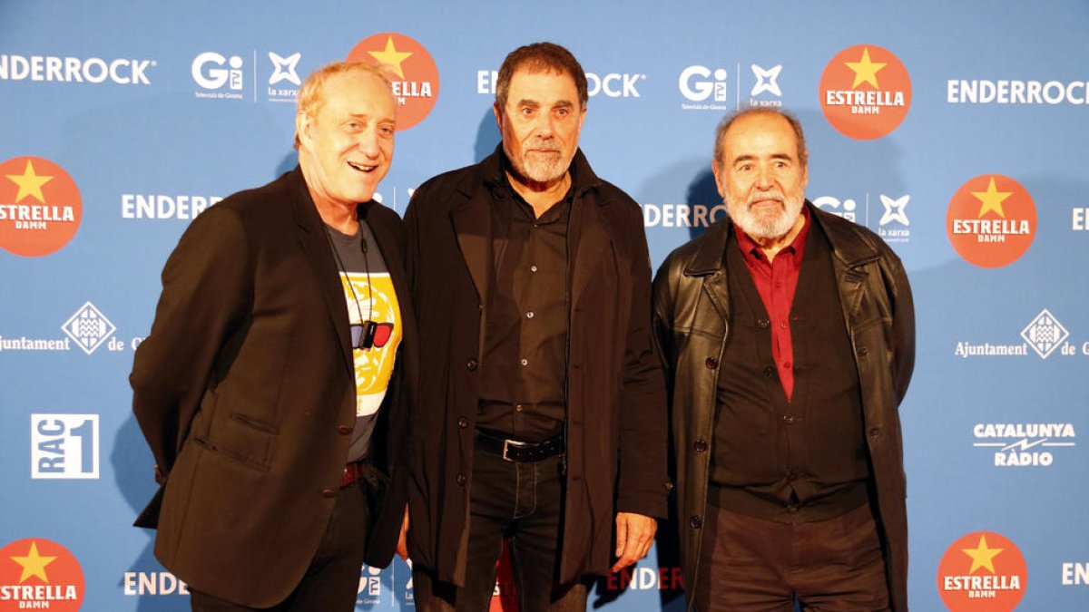 Los componentes de La Trinca recibieron el Enderrock d’Honor por sus 50 años de trayectoria.