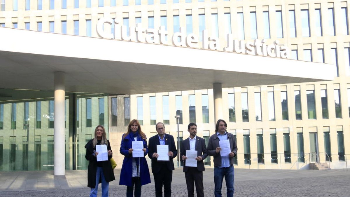 Quim Torra junto a Míriam Nogueras, Laura Borràs, Damià Calvet, Francesc de Dalmases.