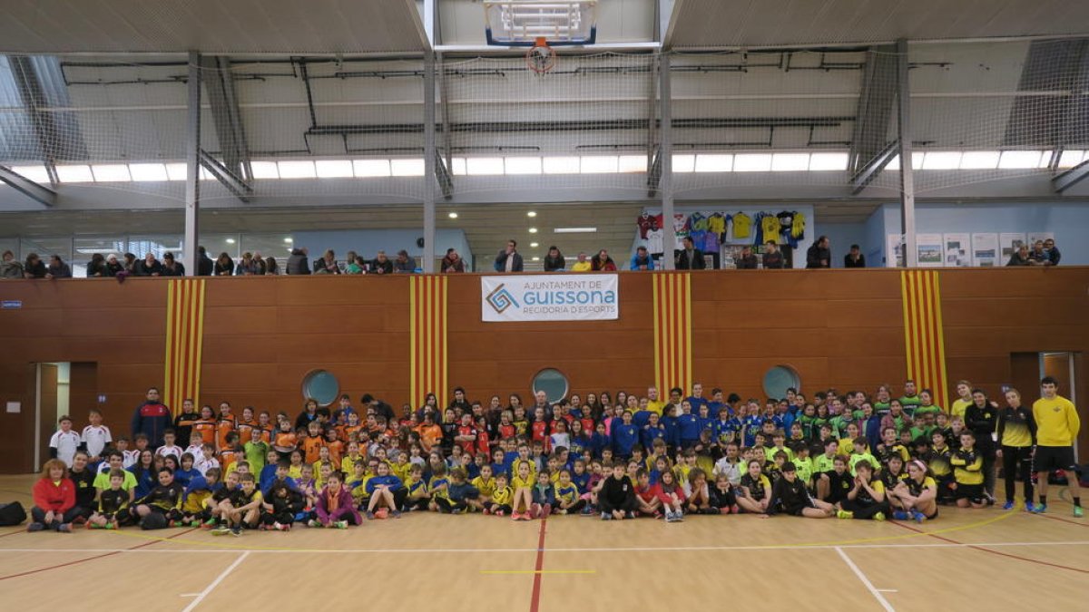 Uns 200 jugadors a la Trobada de Mini Handbol