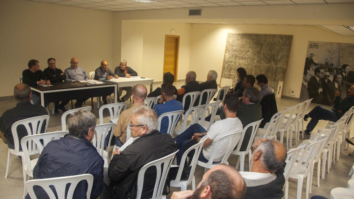 Imagen de la asamblea de regantes del Canalet el pasado martes.