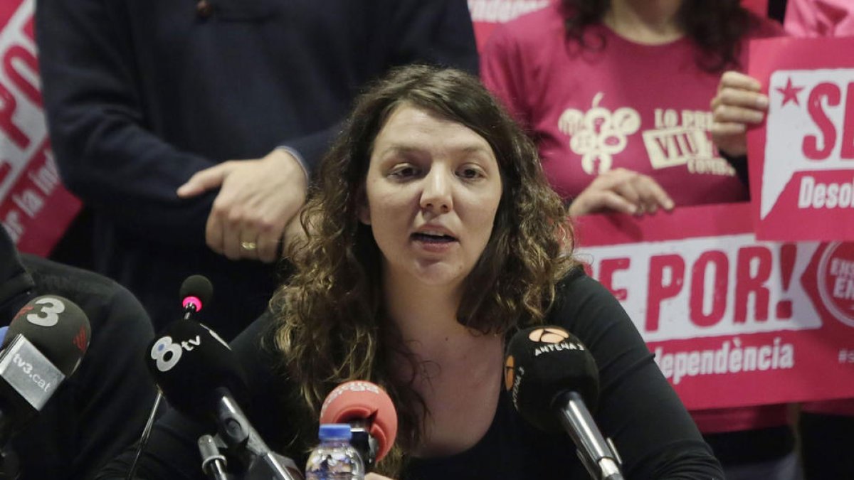 La alcaldesa de Berga, condenada a 6 meses de inhabilitación para no descolgar la estelada.