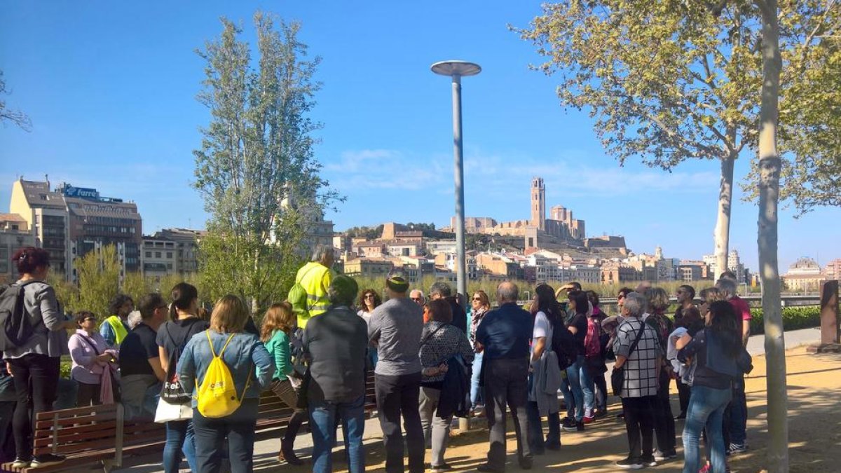 Unas sesenta personas participaron en la primera ruta celebrada el pasado sábado.