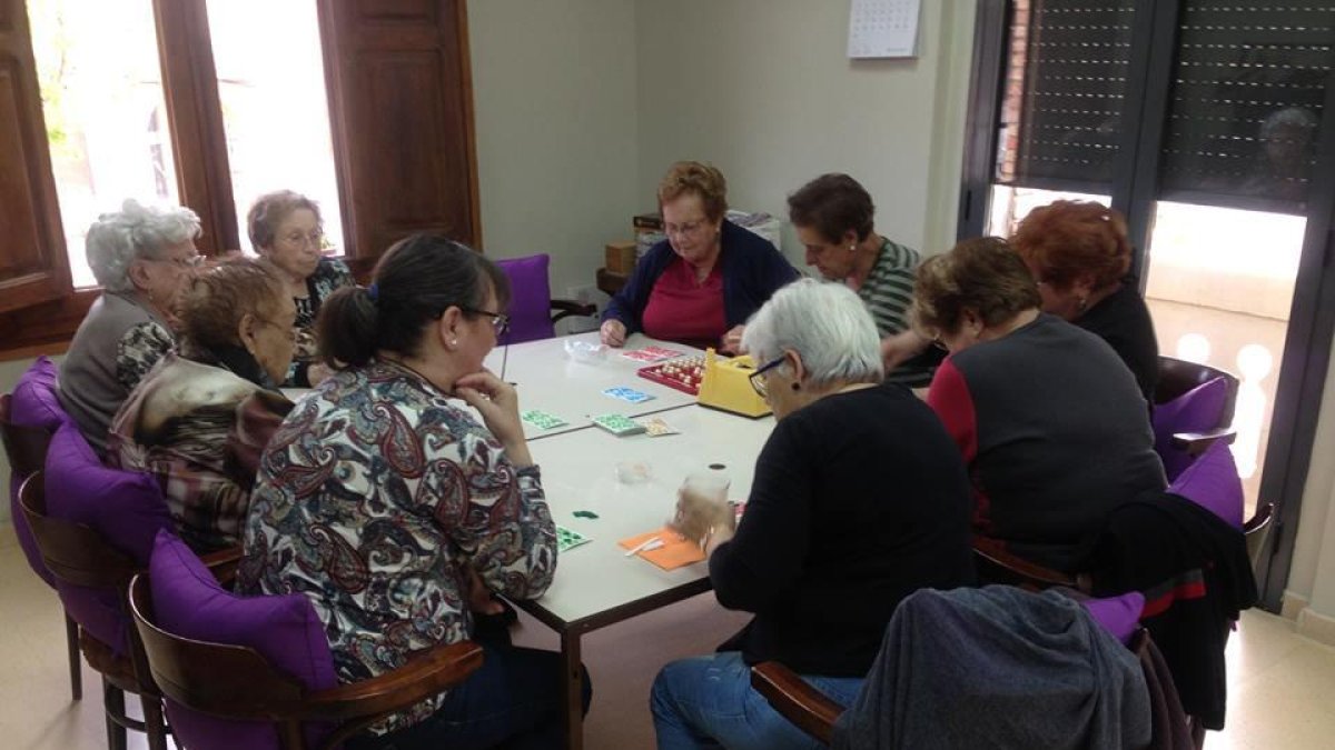 Imatge d’una de les activitats que es va organitzar el mes de juny passat en un local de Vinaixa.
