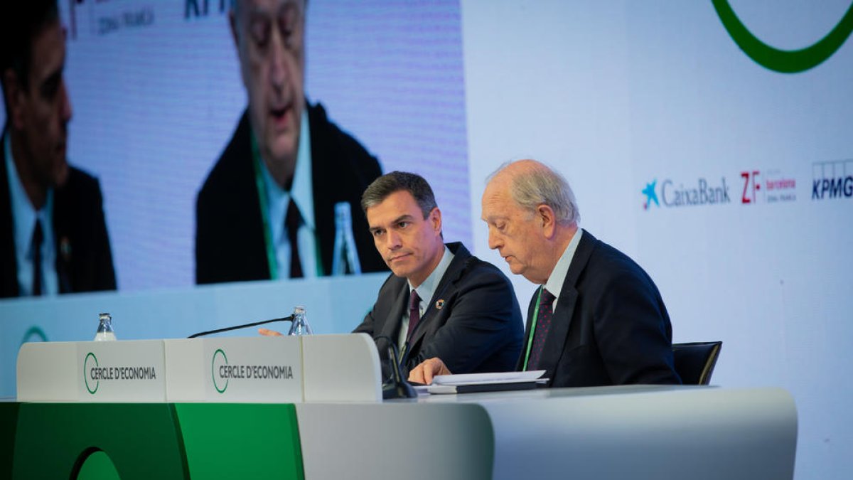 El cap de l’Executiu, Pedro Sánchez, i el president del Cercle d’Economia, Juan José Brugera, ahir.
