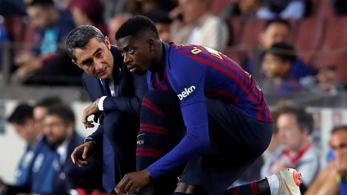 Valverde alecciona a Dembélé antes de que el francés entrara para suplir a Messi ante el Sevilla.
