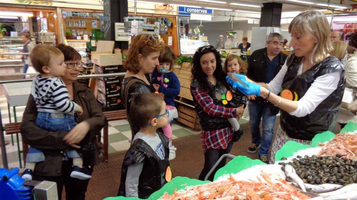 Imatge d’arxiu d’una visita d’escolars al mercat de Ronda-Fleming.