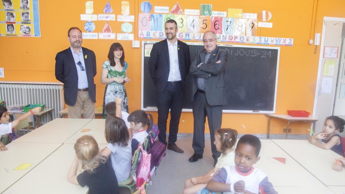 El delegat, Carles Vega, amb l’alcalde d’Agramunt, Bernat Solé, i el conseller Bargalló a Agramunt.