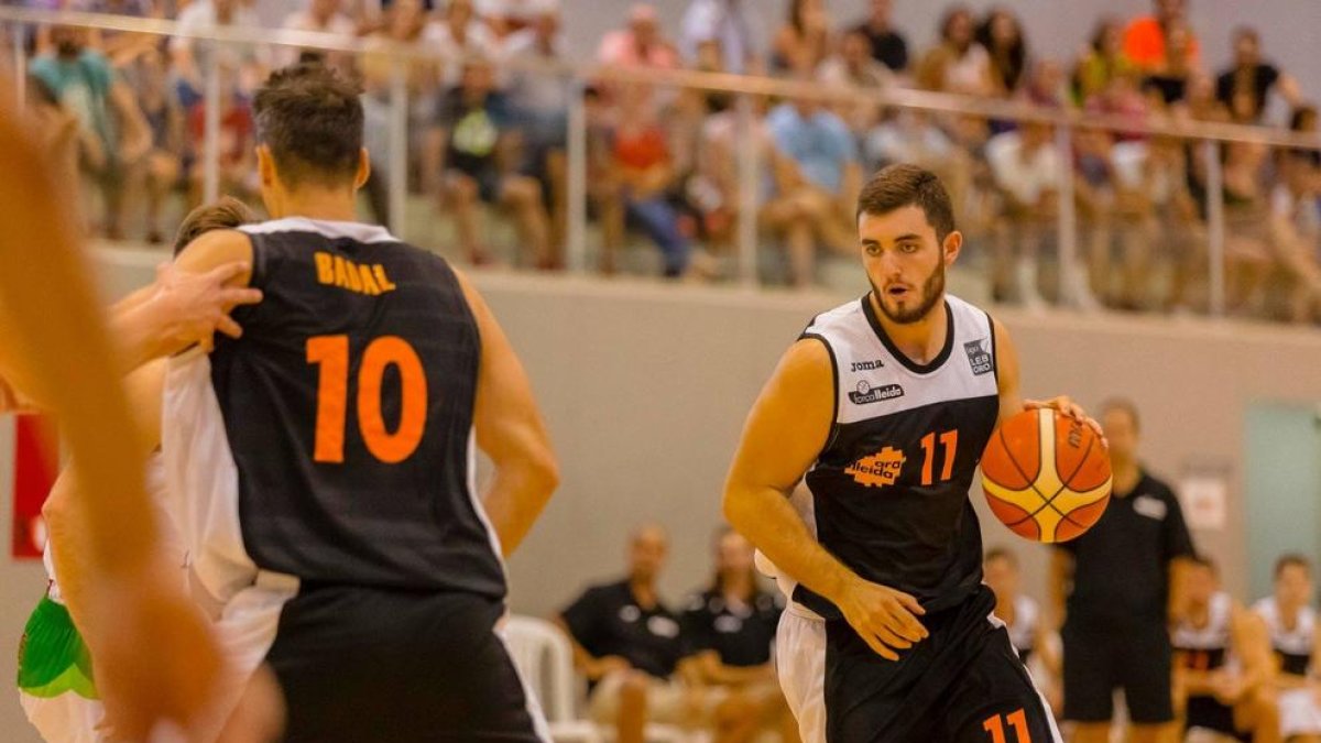 Nil Brià, durant l’amistós que el Força Lleida va jugar a Alguaire davant del Castelló.