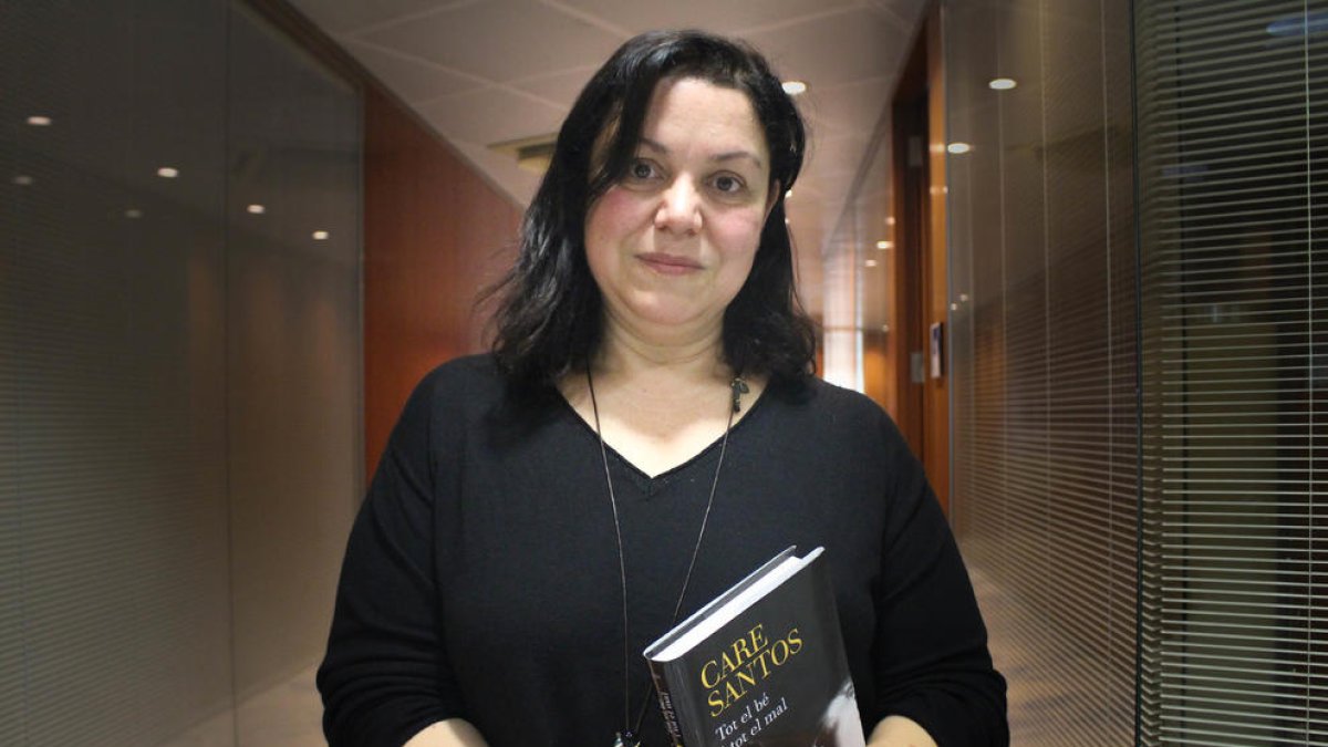 «No me resulta difícil escribir sobre temas duros