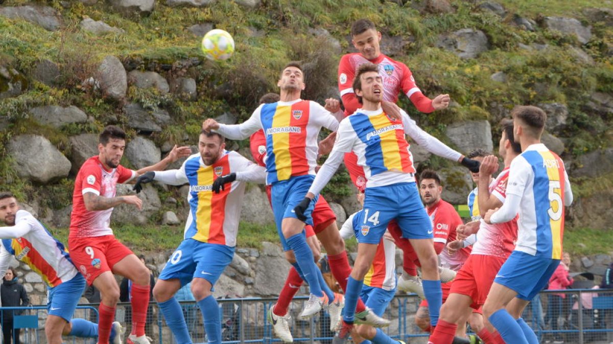 El Lleida cae en el descuento en Andorra (1-0) tras jugar media hora con diez