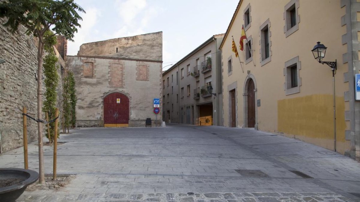 Vista general de la plaza de los juzgados de Cervera, donde declaró el detenido la semana pasada.