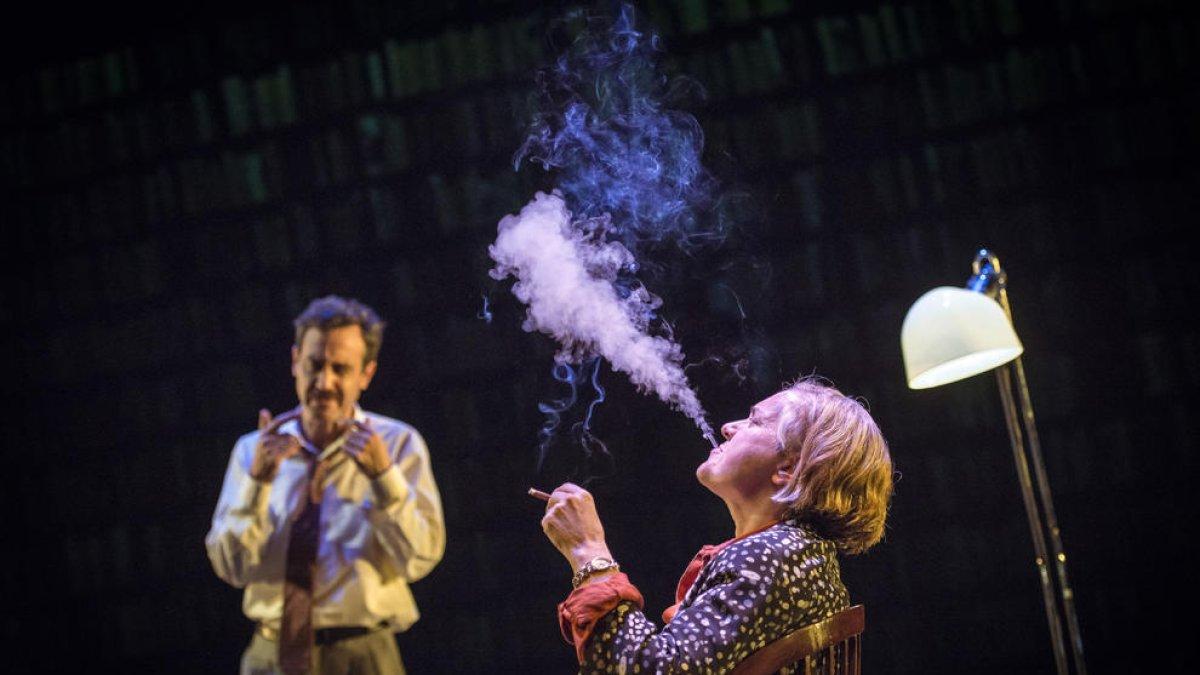 Òscar Intente i Anna Güell, protagonistes del muntatge teatral ‘Parlàvem d’un somni’, del TNC.