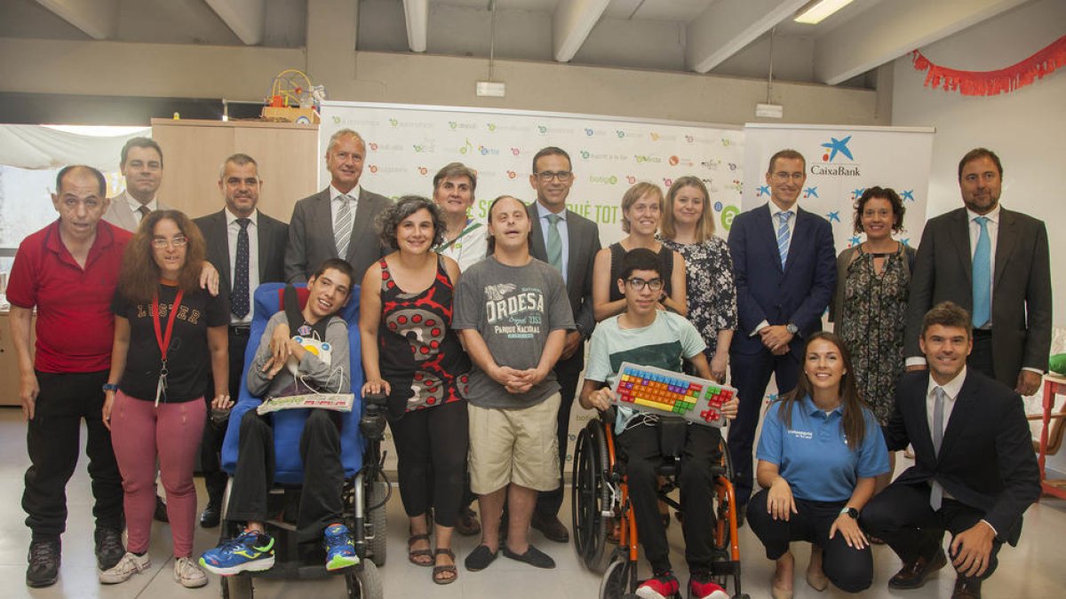 Imatge presa després de la presentació de la campanya impulsada per CaixaBank en benefici d’Alba.