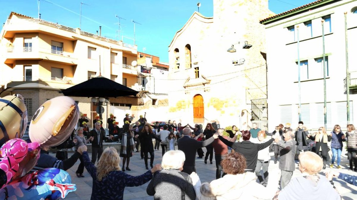 Ball de sardanes a la festa major de Soses.